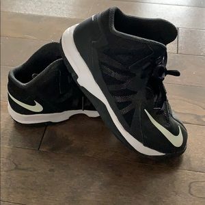 Nike stutter step 2 boys 2Y Basketball runners